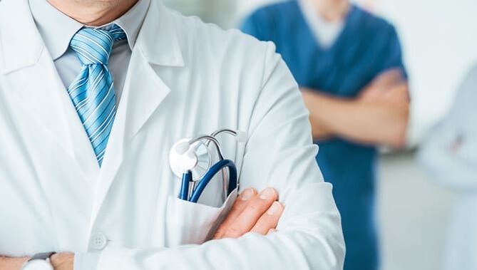 50-dən sonra potensial problemləri ilə məşğul olan həkim